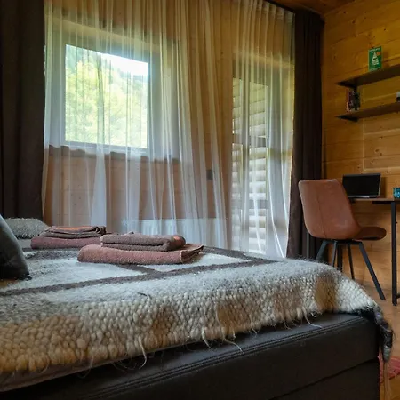 Kemping Camp Bilyi Slon Dzembronya